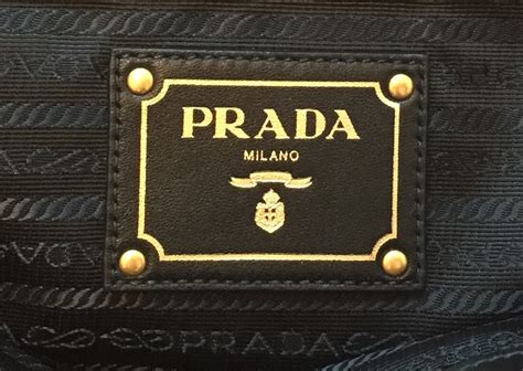 prada tasche seriennummer|Prada logo identification.